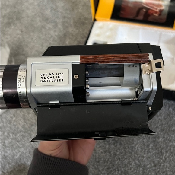 Kodak XL360 Movie Camera - Black and Silver - Picture 6 of 7